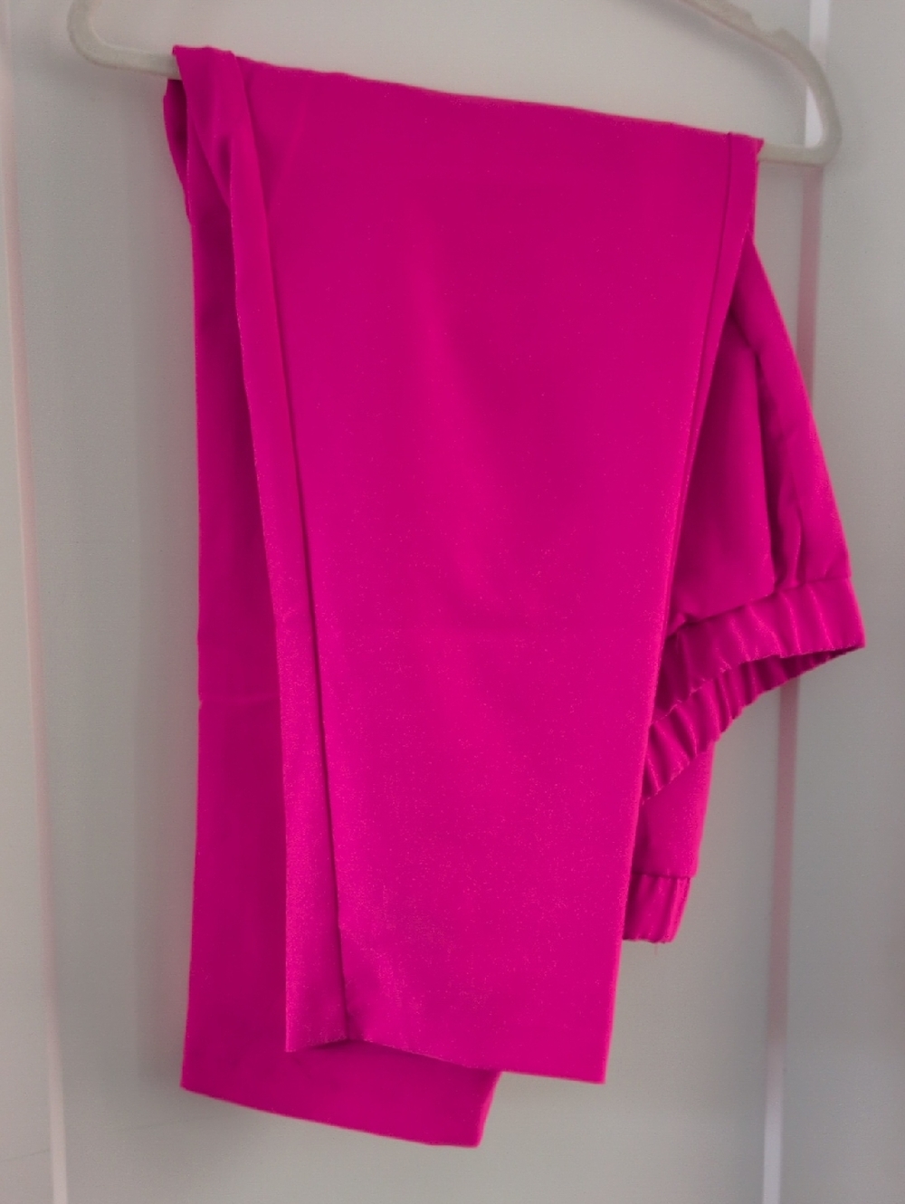 183: torrid bright pink pull on tapered dress pant